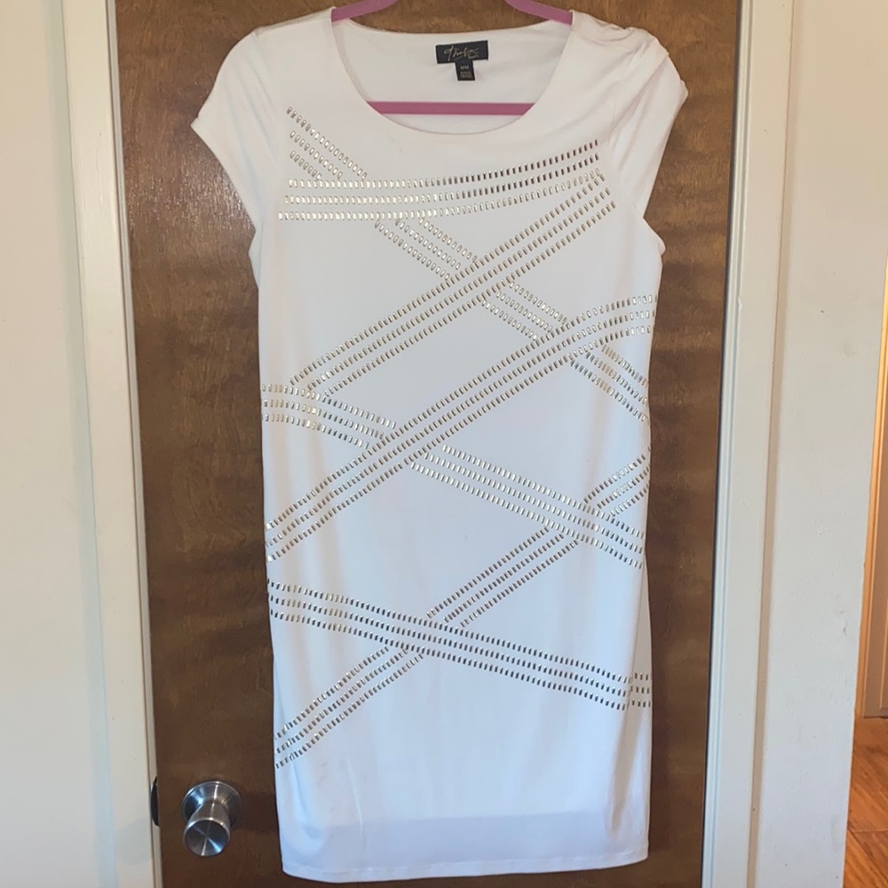 Woman dress from macys has never been worn